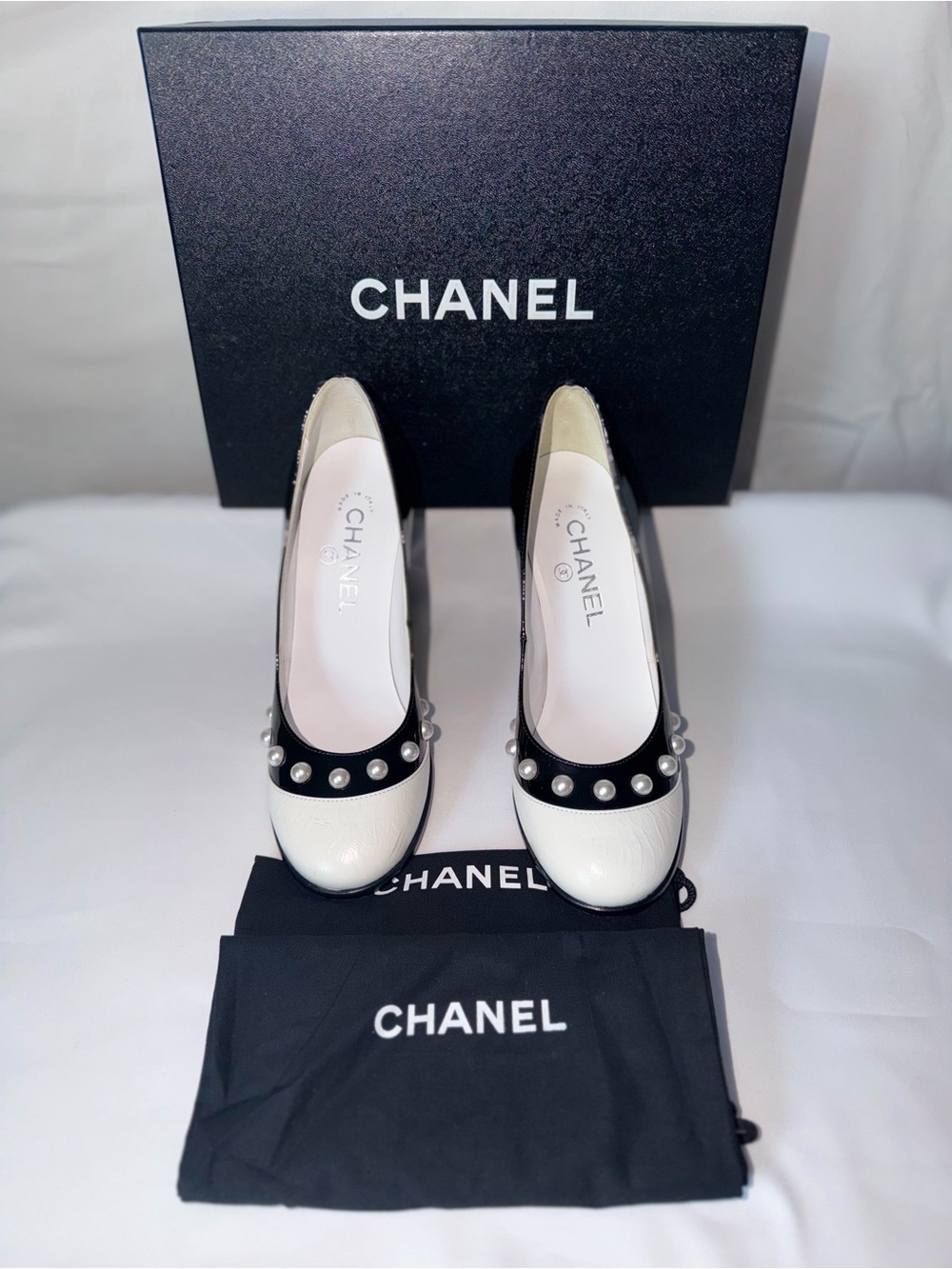 Authentic Chanel Pearl Cap Toe Block Heel Pumps Black/White Sz 38